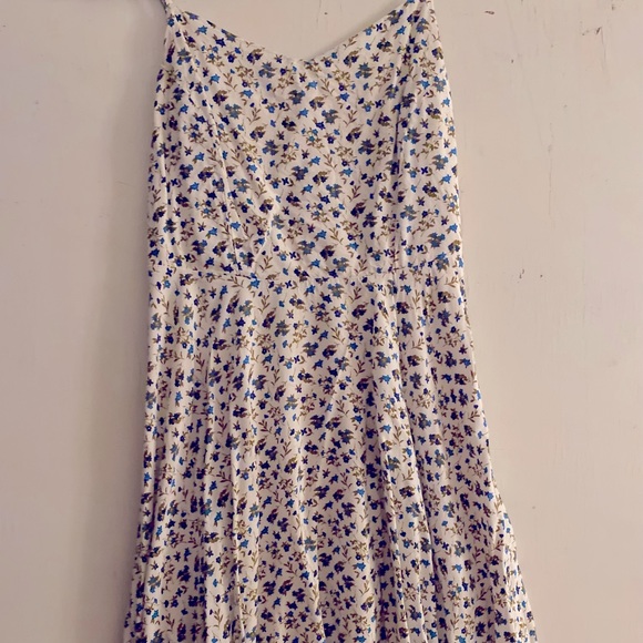 Old Navy Fit and Flare Cami Dress - Picture 5 of 6
